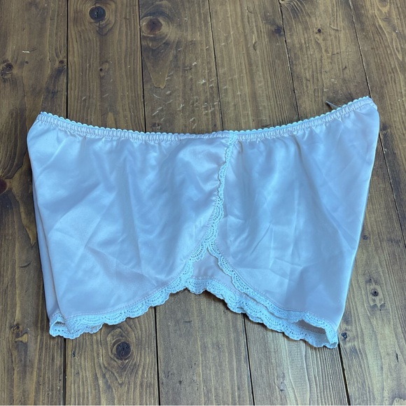 Urban Outfitters kimchi Blue satin pajama shorts size medium - Picture 4 of 7